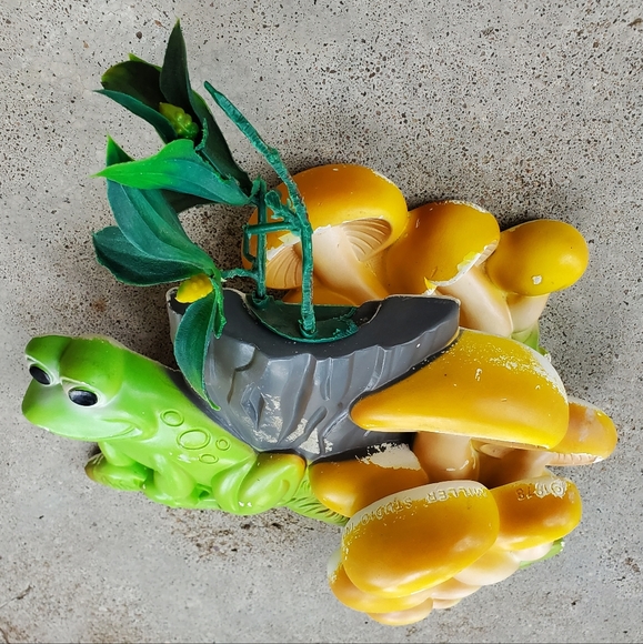 Chalkware Frog and Mushroom wall hanging - Picture 5 of 11